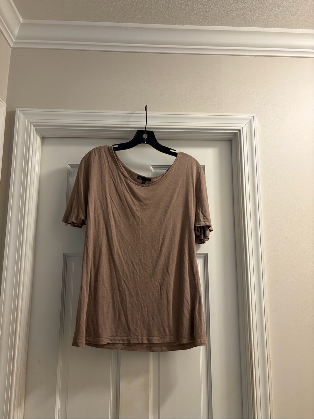 GAP Short Sleeve Scoop Neck Tee in Taupe
